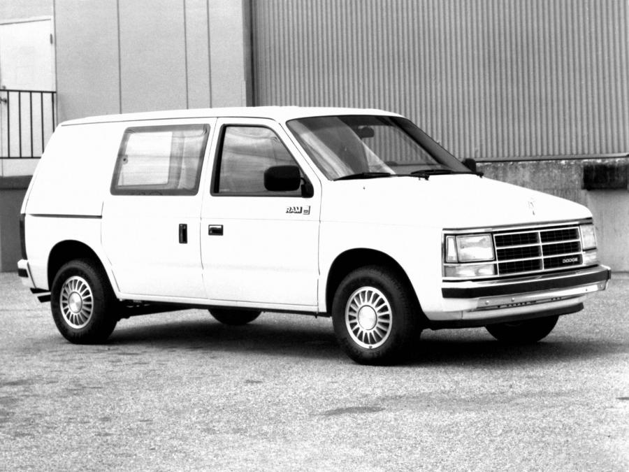  Dodge Mini Ram Van 1984 года  (фото 10 из 11)